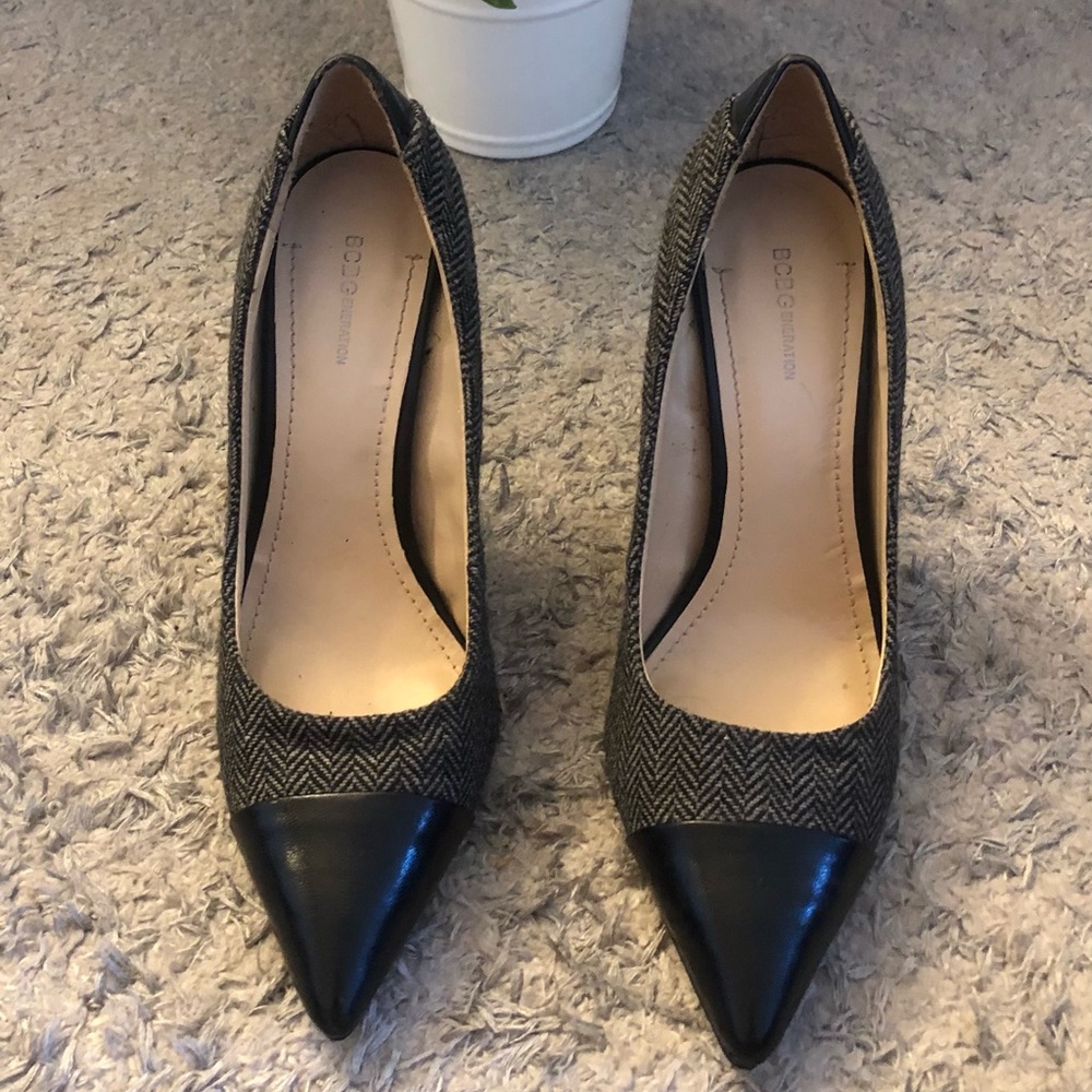 BCBG Generation  Point Toe Pumps 8.5